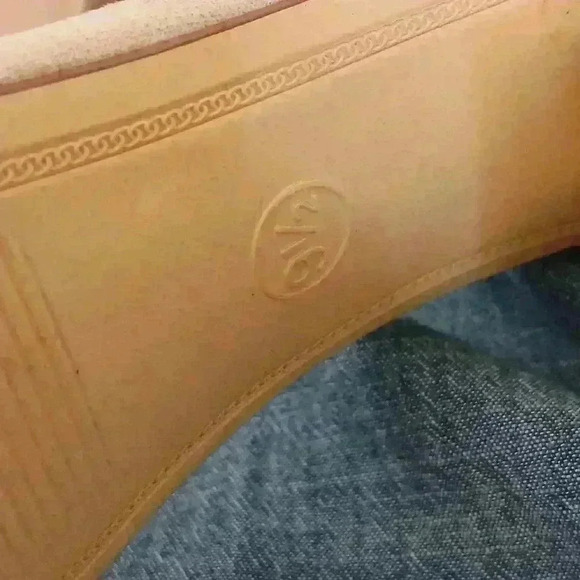 Firm $$ A new day thick heel cream color 9.5 - Picture 6 of 7